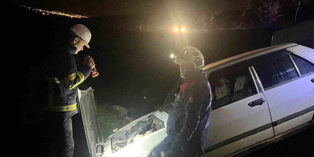 Mardin’de Otomobil Şarampole Yuvarlandı: 2 Yaralı