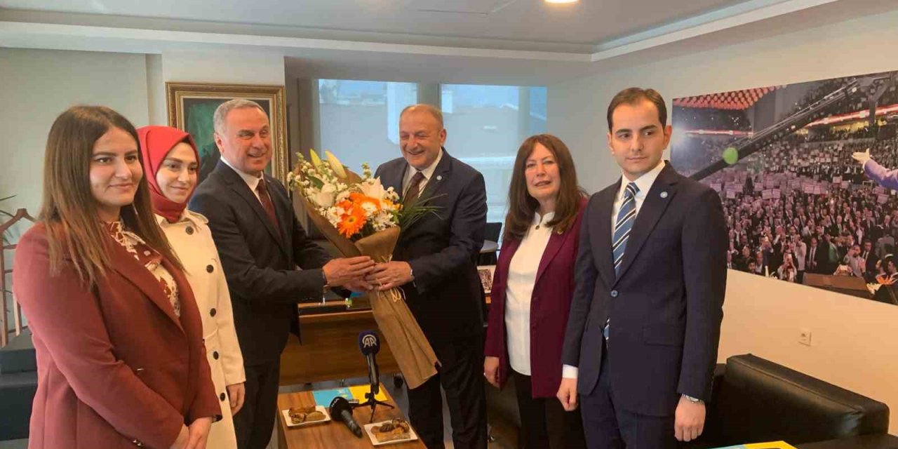 Ak Parti’den İyi Parti’ye Bayram Ziyareti