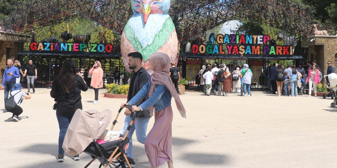 Gaziantep Hayvanat Bahçesi’ne Ziyaretçi Akını