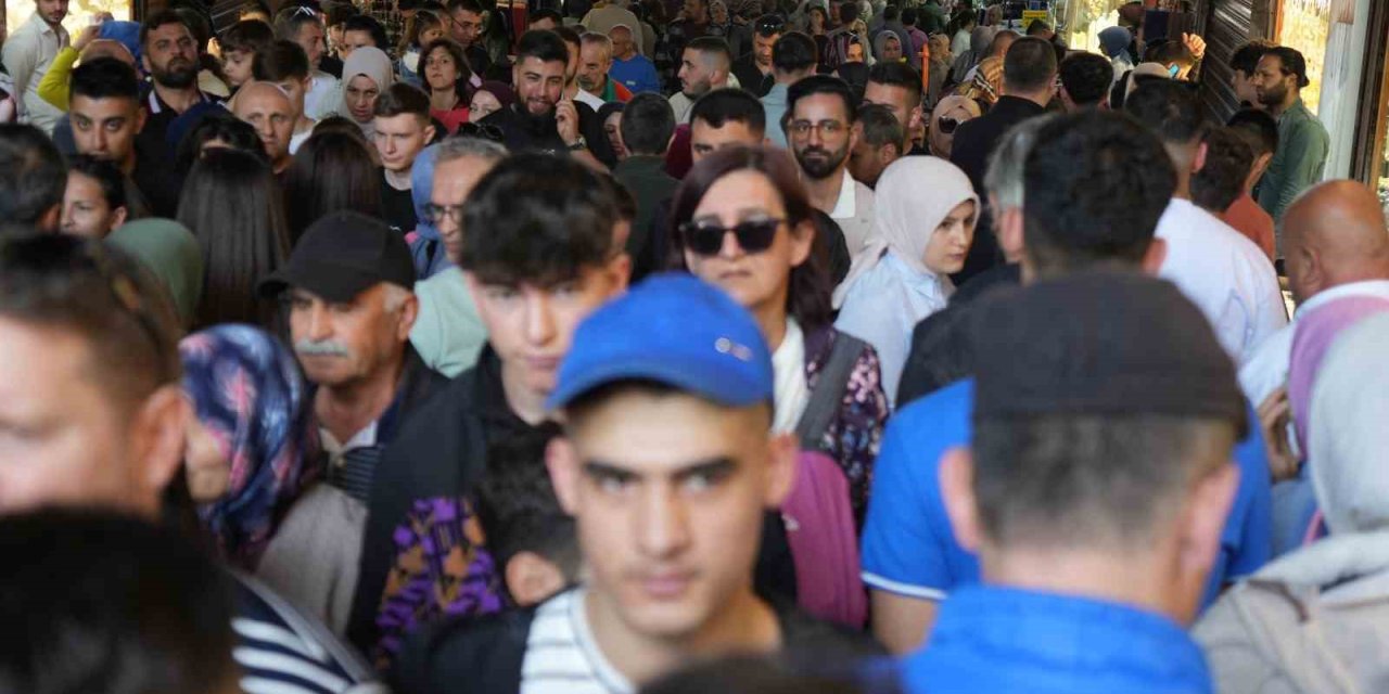 Bursa’nın Tarihi Mekanlarında Adım Atacak Yer Kalmadı