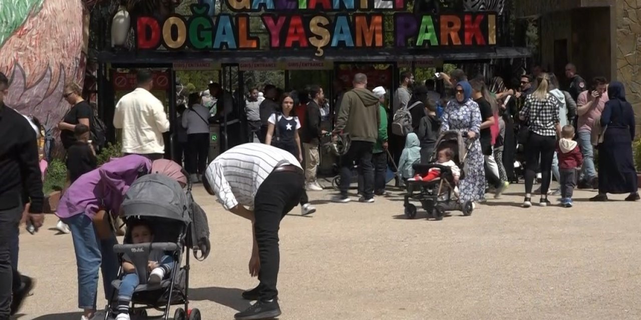 Vatandaşlar Bayramda Gaziantep Hayvanat Bahçesi’ne Akın Etti