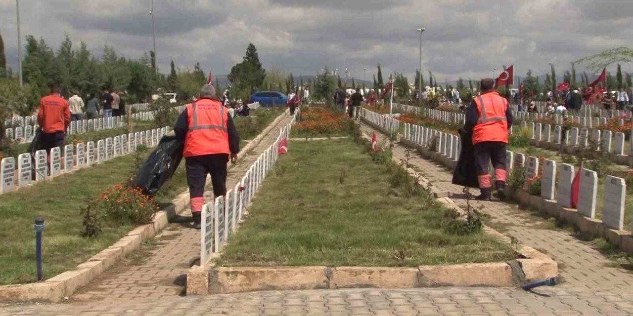 Acı Dolu Yürekleriyle Görevlerinin Başındalar