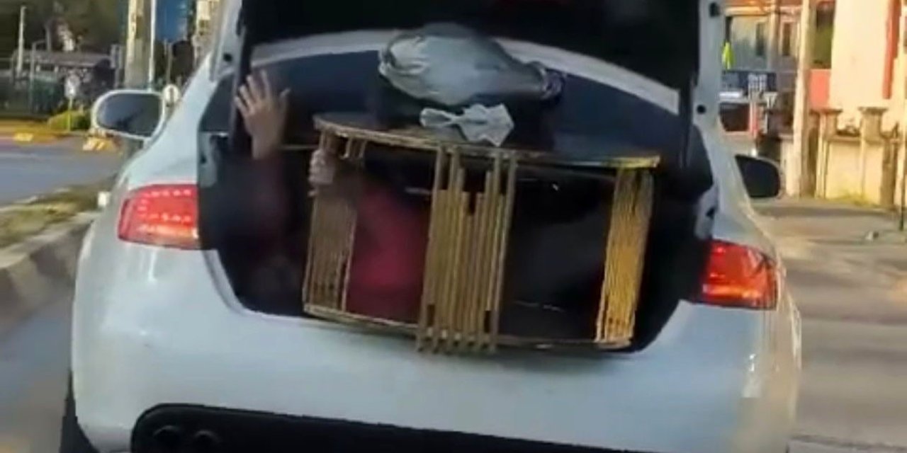 Otomobilin Bagajında Sehpa Taşıyan Vatandaşı Görenler Dönüp Bir Daha Baktı