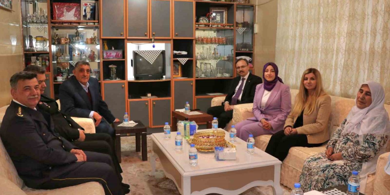 Vali Kızılkaya, Bayramda Şehit Ailesini Yalnız Bırakmadı
