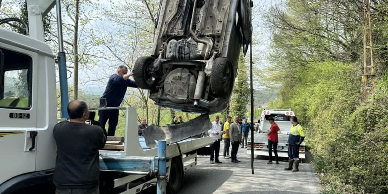 El Freni Çekilmeyen Otomobil Fındık Tarlasına Uçtu