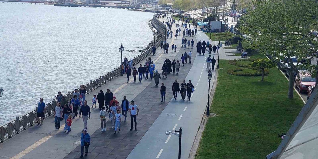 Sahilde Bayram Yoğunluğu