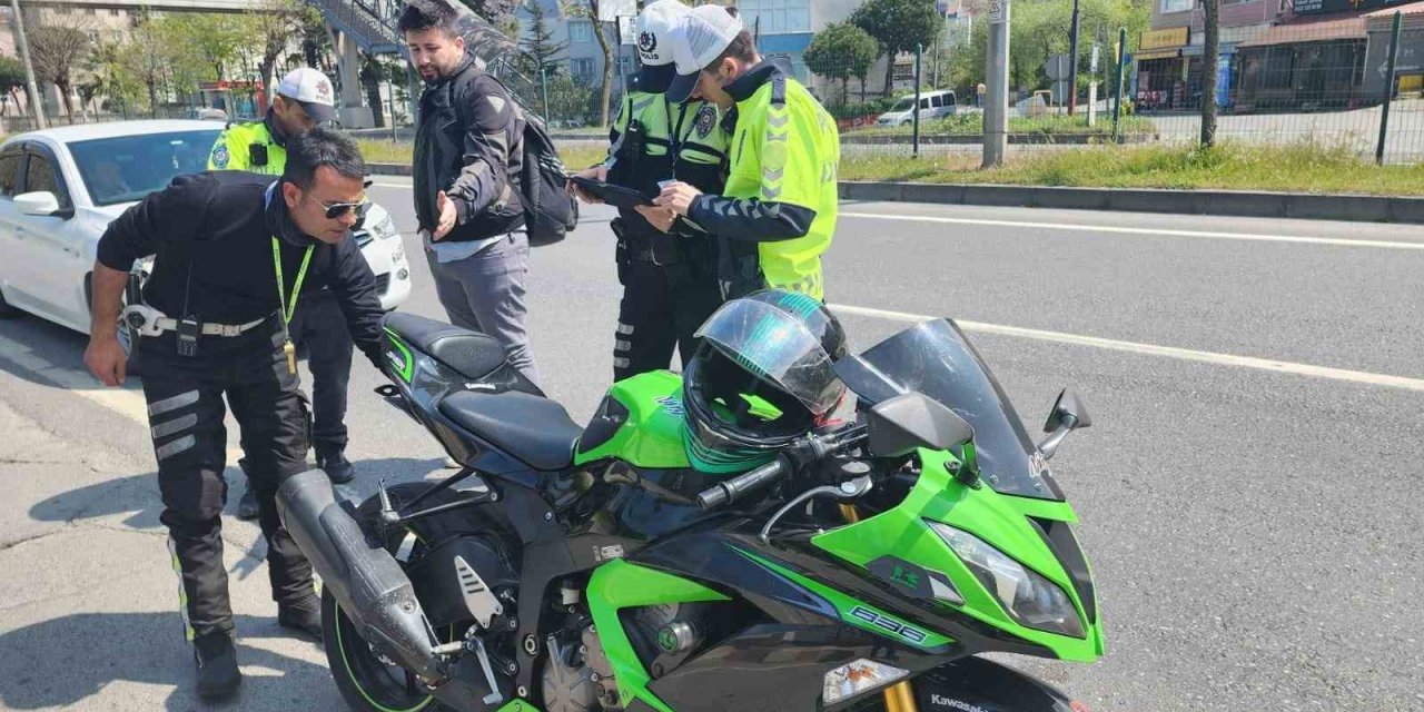 Polis Ekiplerinden Bayramda Motosiklet Uygulaması