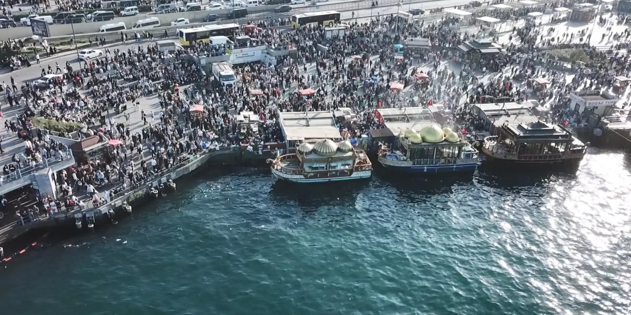 İstanbul - Eminönü'nde Bayram Yoğunluğu (Drone Görüntüleri)