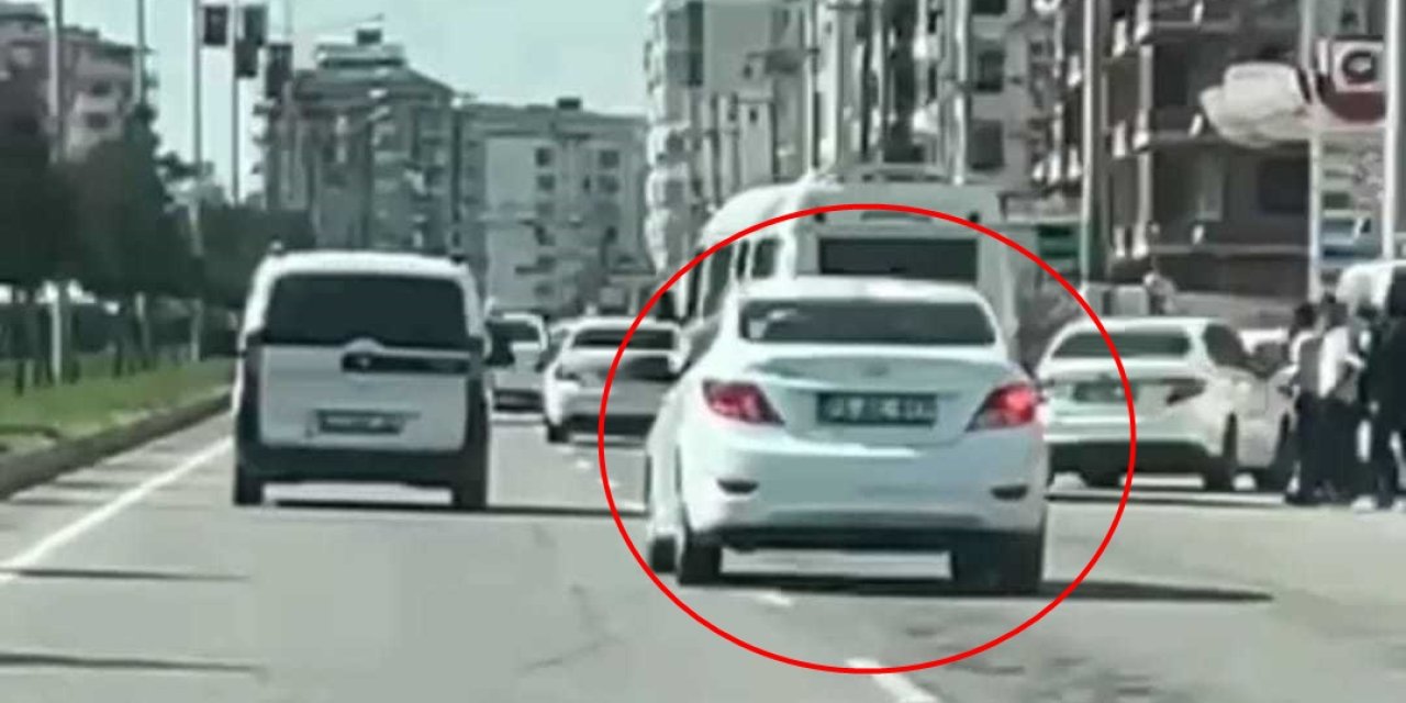 Batman'da Makas Atarak İlerleyen Sürücü Kamerada