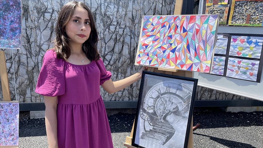 Depremzede lise öğrencisi yaşadığı konteyner kentte resim sergisi açtı