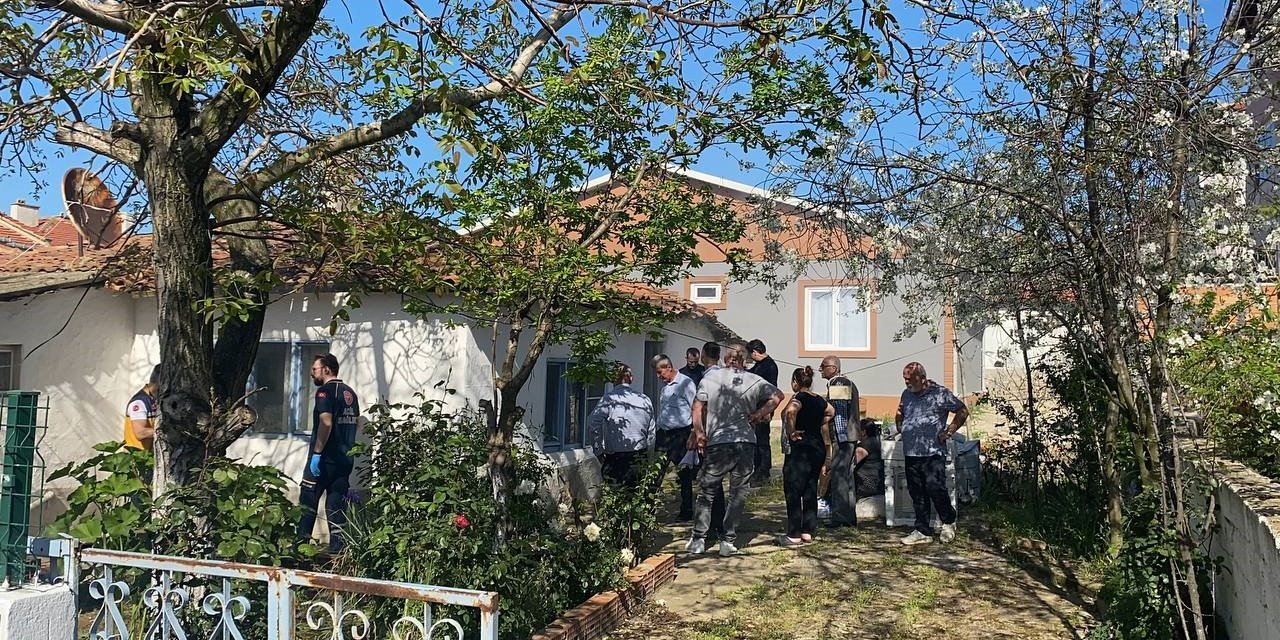 Müstakil Ev Yanarak Kullanılamaz Hale Geldi