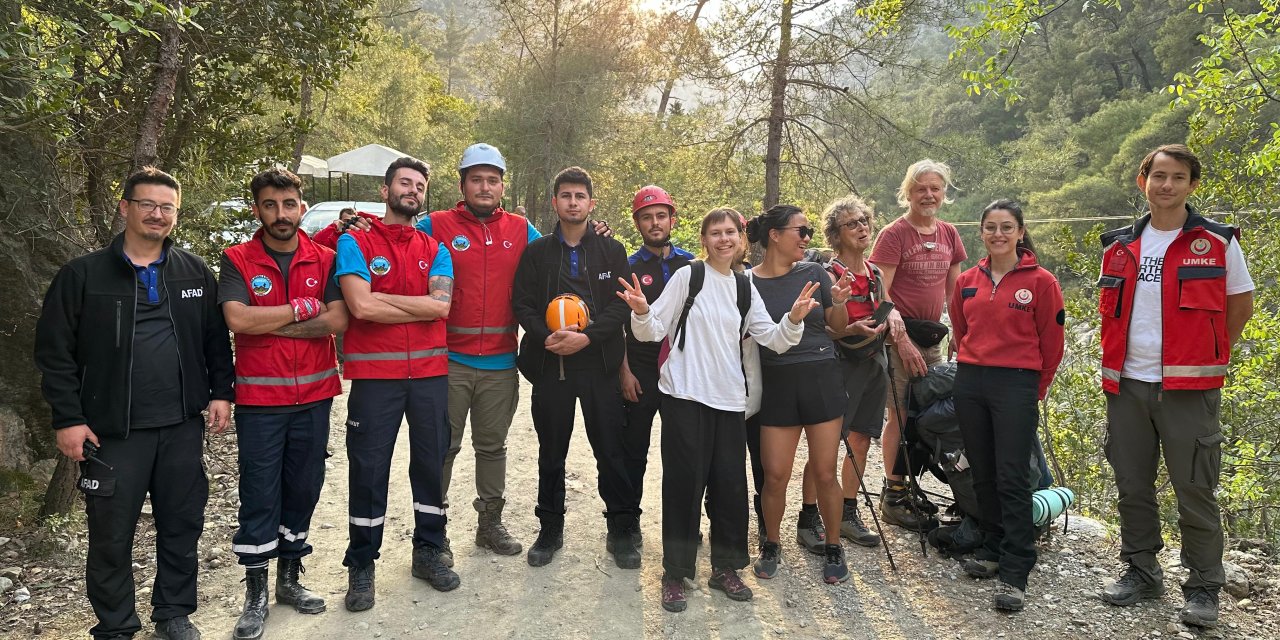 Orman Yangınında Mahsur Kalan 4 Turist Kurtarıldı