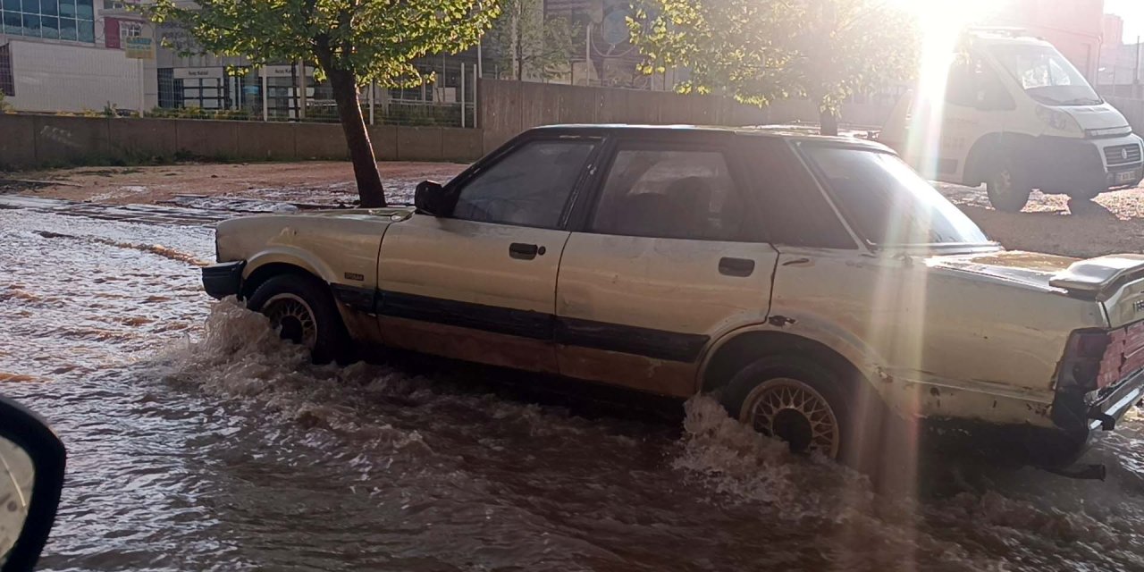 Gaziantep'te Sağanak; Cadde Ve Sokaklar Suyla Doldu