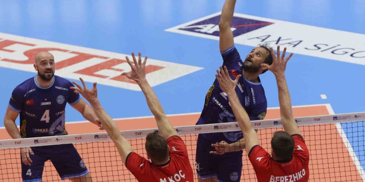 Efeler Ligi: Arkas Spor: 2 - Spor Toto: 3