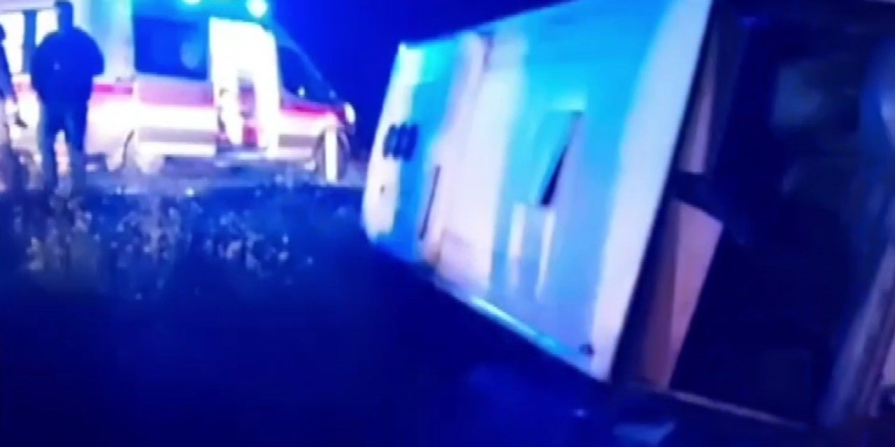 Kahramanmaraş’ta Kontrolden Çıkan Servis Minibüsü Yan Yattı: 9 Yaralı