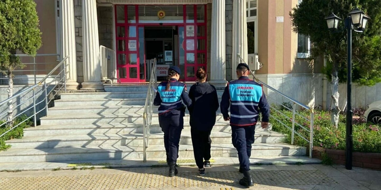 Otomobilde Uyuşturucuyla Yakalanan 2 Şüpheli Tutuklandı