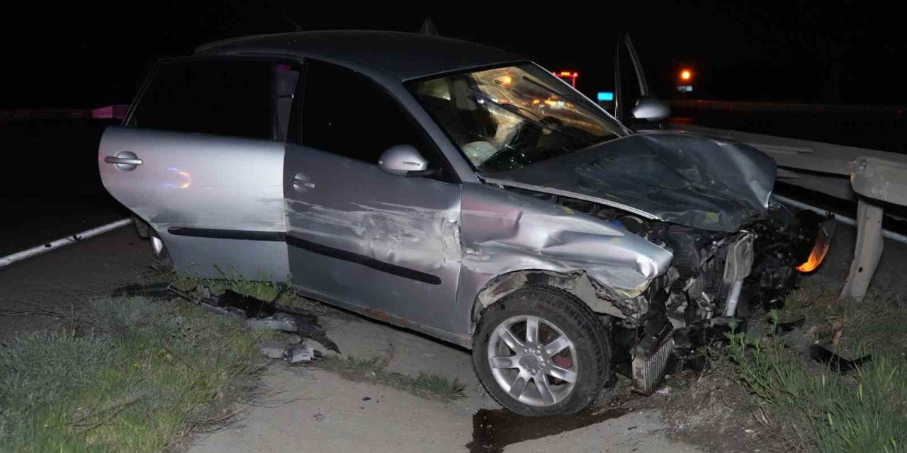 Kaza Yapan Araçtakilere Yardım Etmek İsterken Canından Oldu