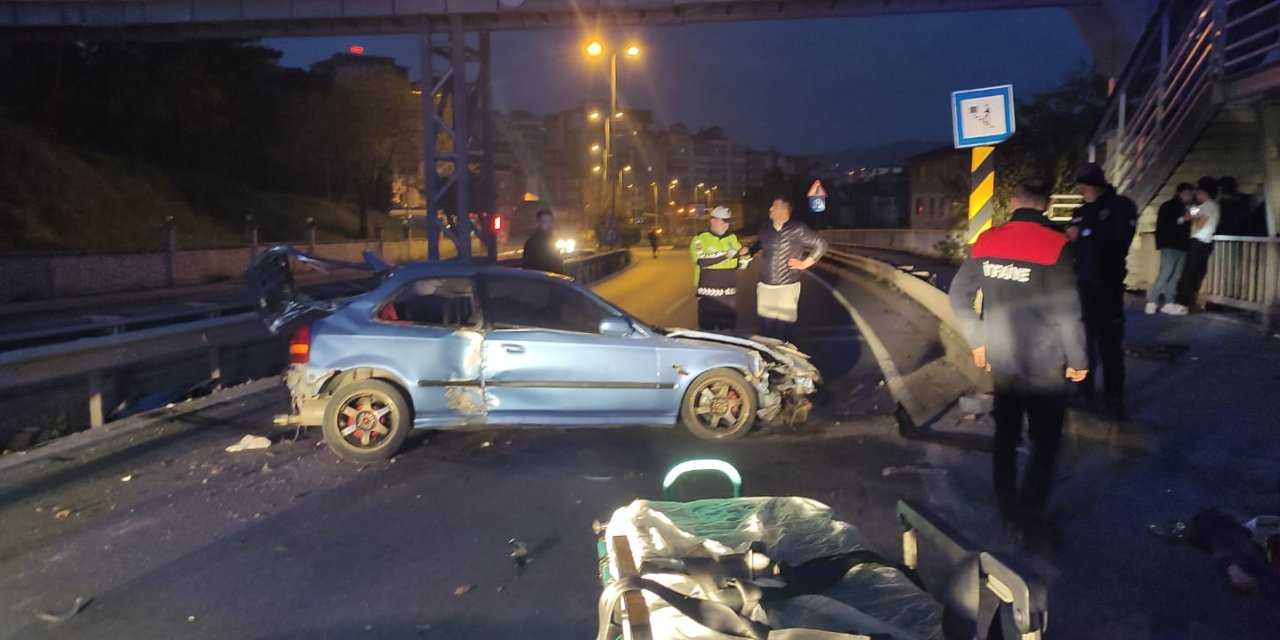 Trafo Binasına Çarpan Otomobilin Sürücüsü Emirhan Öldü, Arkadaşı Yaralı