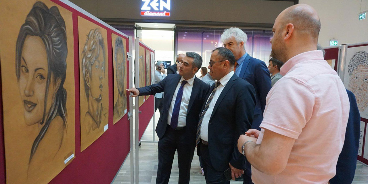 Rize'de Türk Telekom Güzel Sanatlar Lisesinden resim sergisi