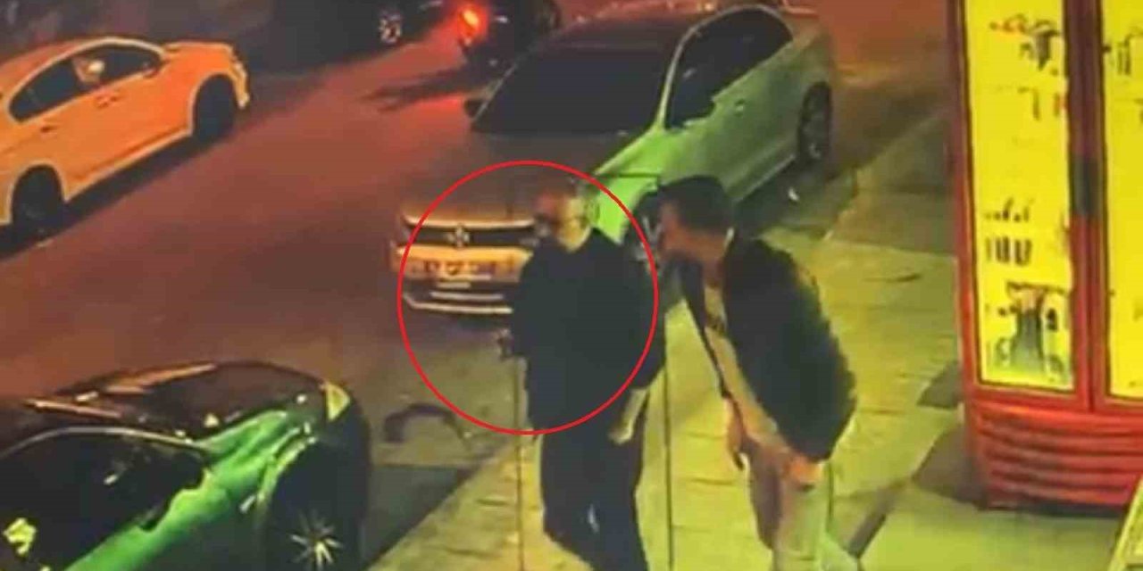 Silahla Kahvehane Basıldı, Müşteri İstifini Bozmadan Çayını Alıp Dışarıda İçti