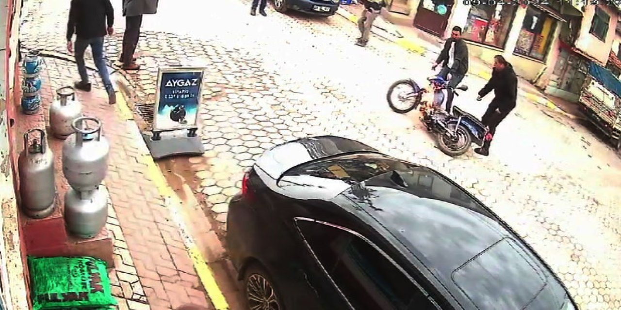 Yakıt Kaçağını Çakmakla Kontrol Edince Motosiklet Yandı