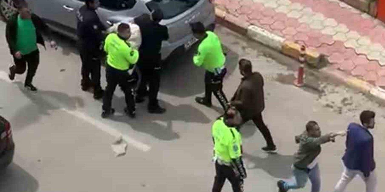 Ehliyetsiz Araç Kullanan Kardeşine Ceza Yazan Polis Memurunu Bıçaklayan Şahıs Tutuklandı