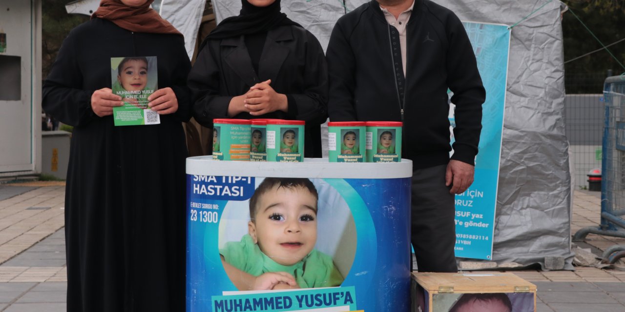 Sma'lı Muhammed Bayramı Yoğun Bakımda, Ailesi Yardım Standında Geçiriyor