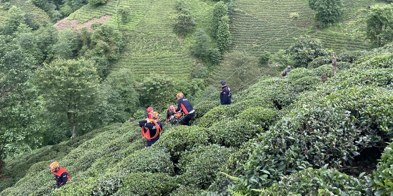 Rize'de ilkel teleferikte mahsur kalan kadını AFAD ekipleri kurtardı