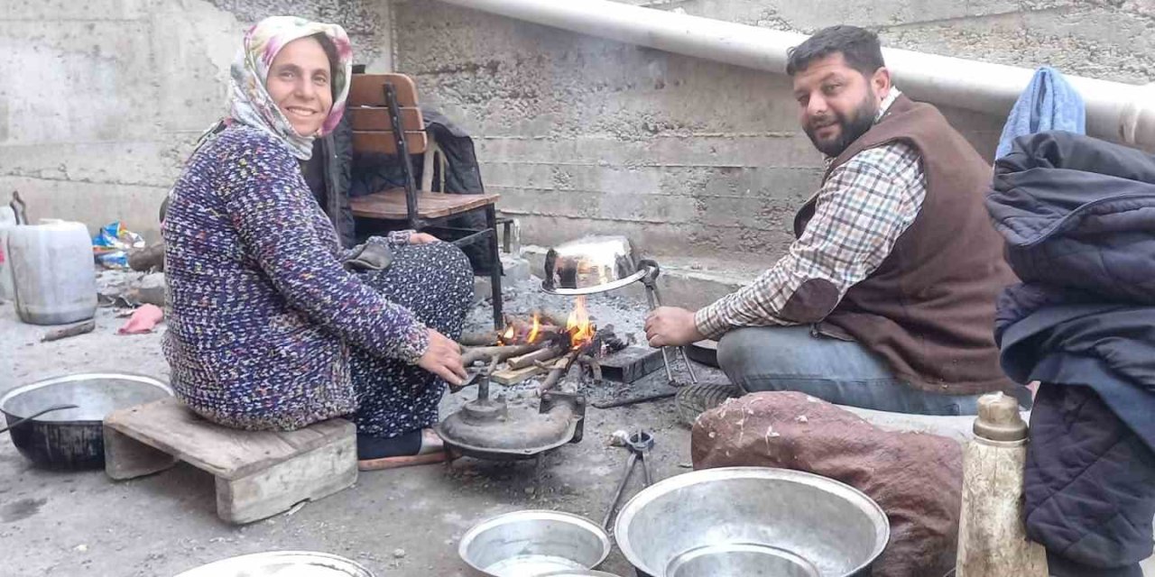 Çırak Bulamayınca, İşi Hanımına Öğretti, Şimdi Zamanla Yarışıyorlar
