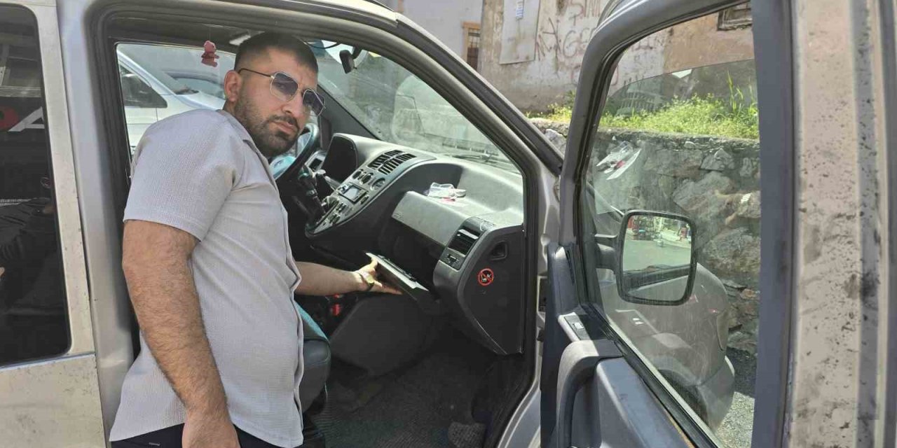 Hem 70 Bin Tl’sini Çaldılar Hem De Tehdit Ettiler