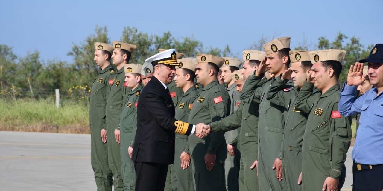 Deniz Kuvvetleri Komutanı Oramiral Ercüment Tatlıoğlu, Görevi Başında Bulunan Personelle Bayramlaştı