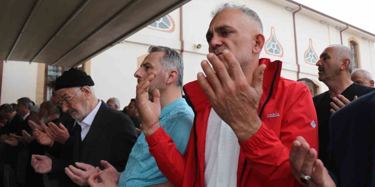 Sakarya’da Hamas Liderinin Oğulları Ve Torunları İçin Gıyabi Cenaze Namazı Kılındı