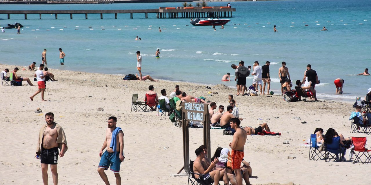 Çeşme’de Bayramın Son Gününde De Plajlar Doldu