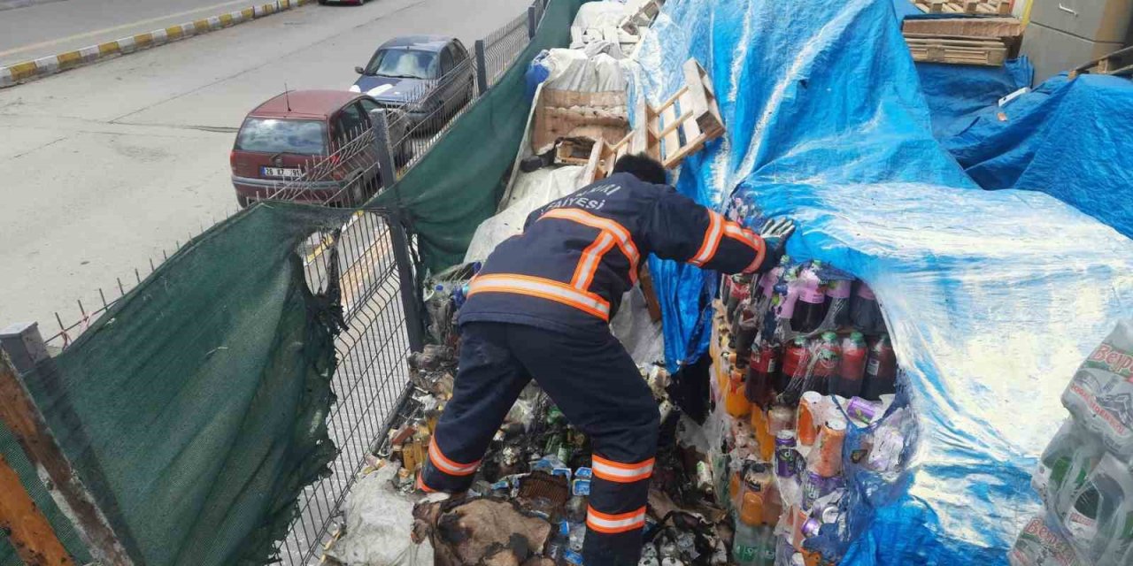 Market Deposunda Çıkan Yangın İtfaiye Ekipleri Tarafından Söndürüldü