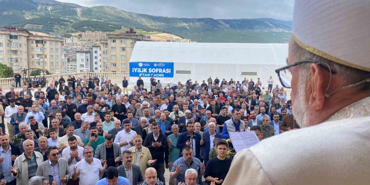 Hamas Liderinin Oğulları Ve Gazze’de Hayatını Kaybedenler İçin Gıyabi Cenaze Namazı Kılındı