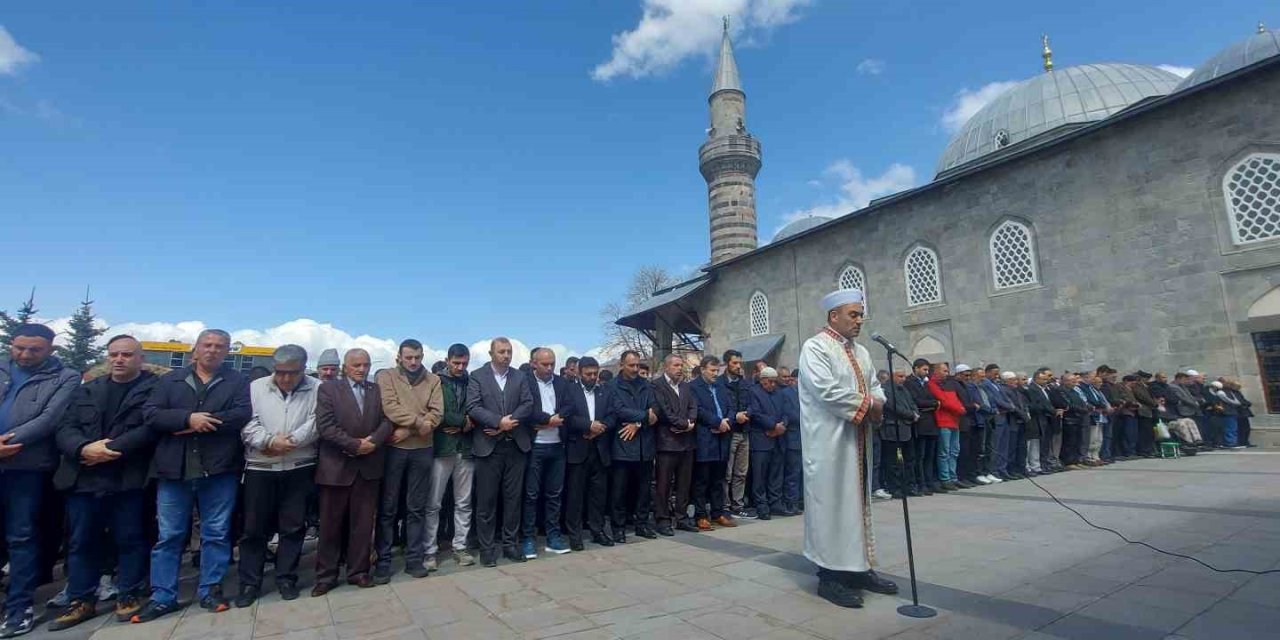 Erzurum’da Gazze Şehitleri İçin Gıyabi Cenaze Namazı Kılındı