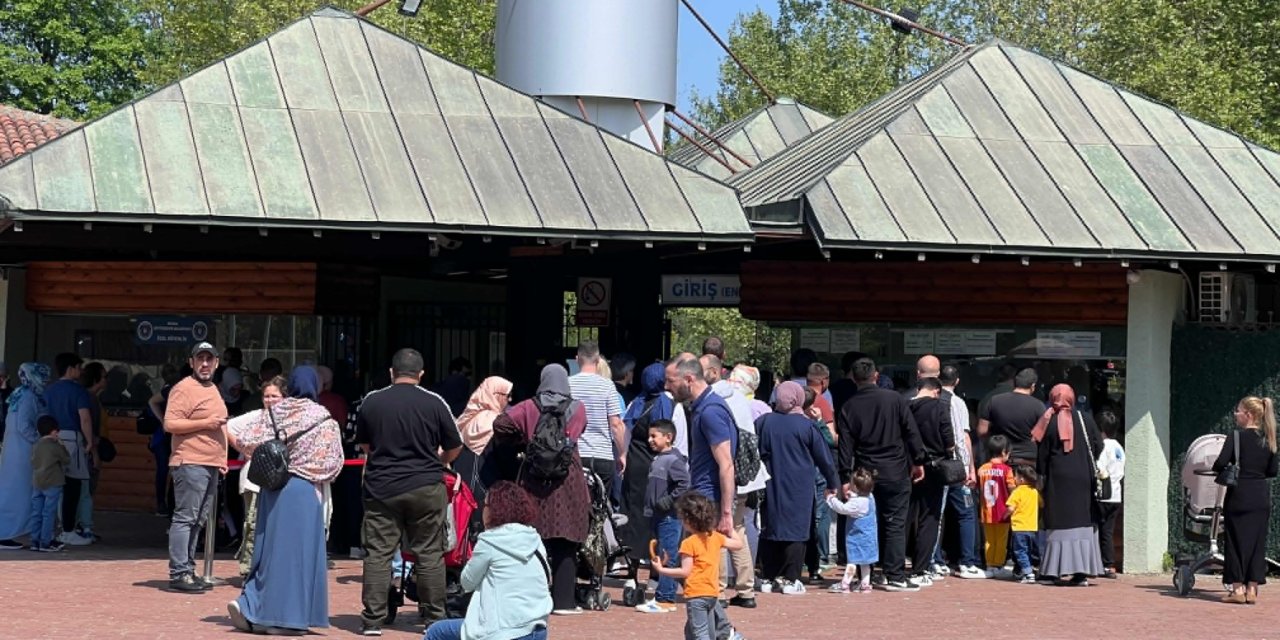 Bursa Hayvanat Bahçesi'nde Bayram Yoğunluğu