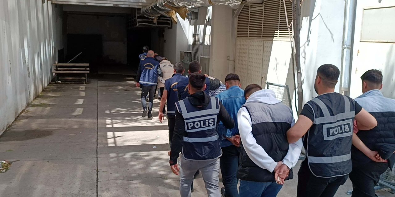 Çocukların Tartışmasından Çıkan 1 Kişinin Öldüğü Bıçaklı Akraba Kavgasına 7 Gözaltı