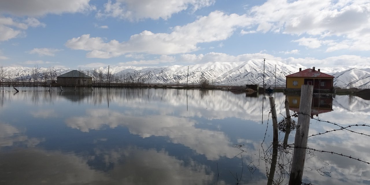 Yüksekova'da Sağanak; Ova Göle Döndü, Havadan Görüntülendi
