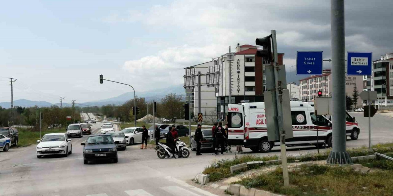 Tokat’taki Kaza Araç Kamerasına Yansıdı: 4 Yaralı