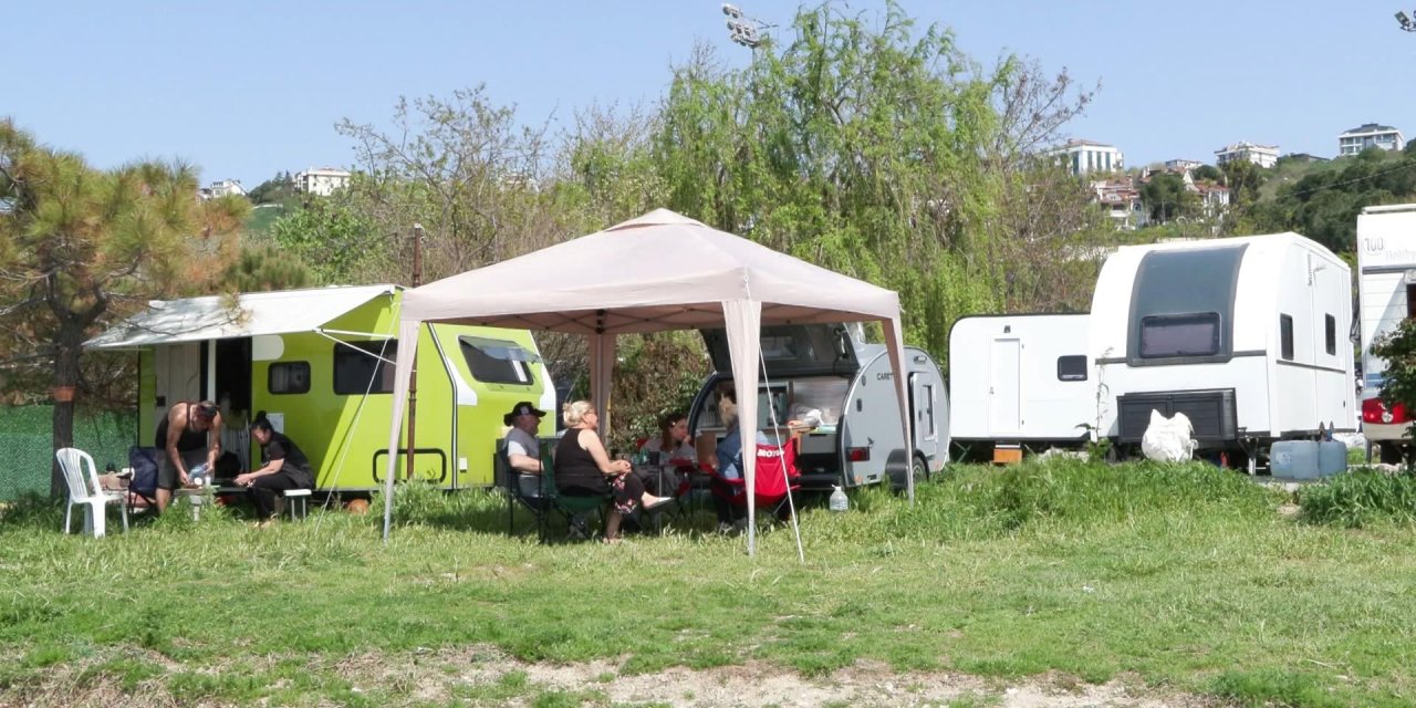 İstanbul- Bayramda İstanbullu Karavan Severlerin Tercihi Gürpınar Sahili Oldu