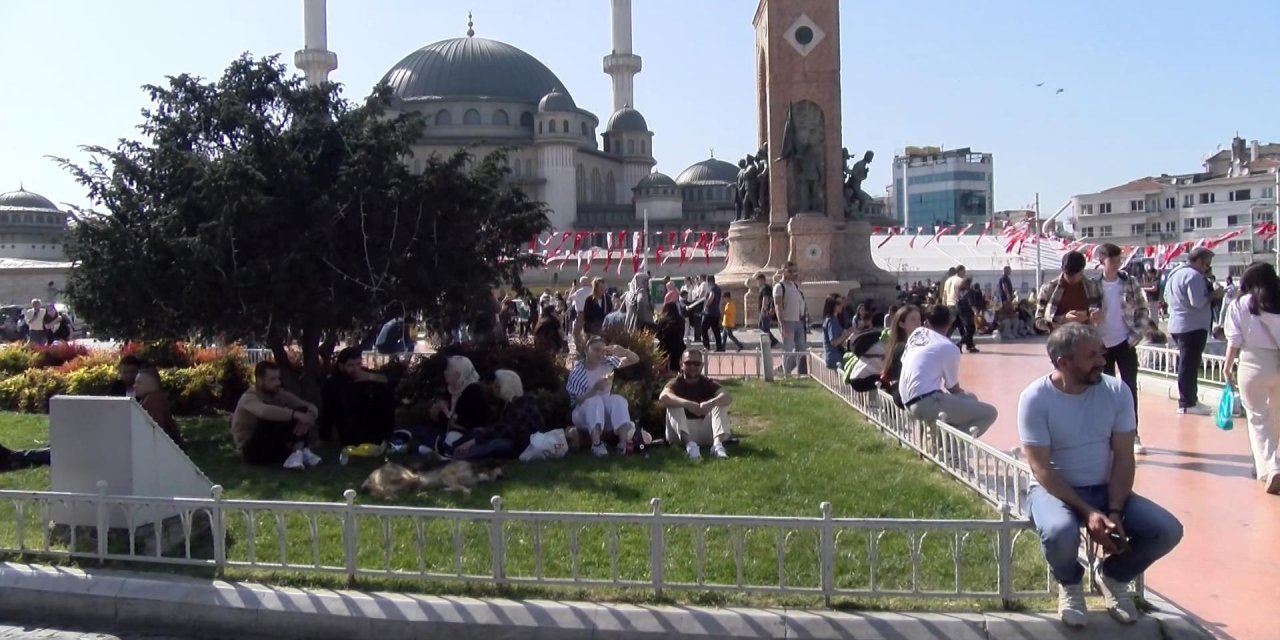İstanbul-ramazan Bayramı'nın Son Gününde İstiklal Caddesi'nde İnsan Seli