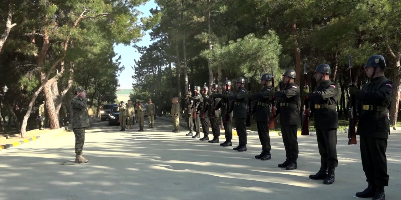 Orgeneral Bayraktaroğlu, Edirne'de Mehmetçik İle Bayramlaştı