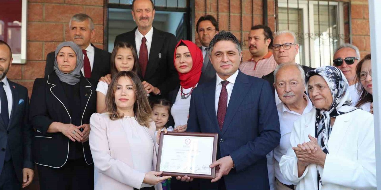 Aliağa Belediye Başkanı Serkan Acar Mazbatasını Aldı