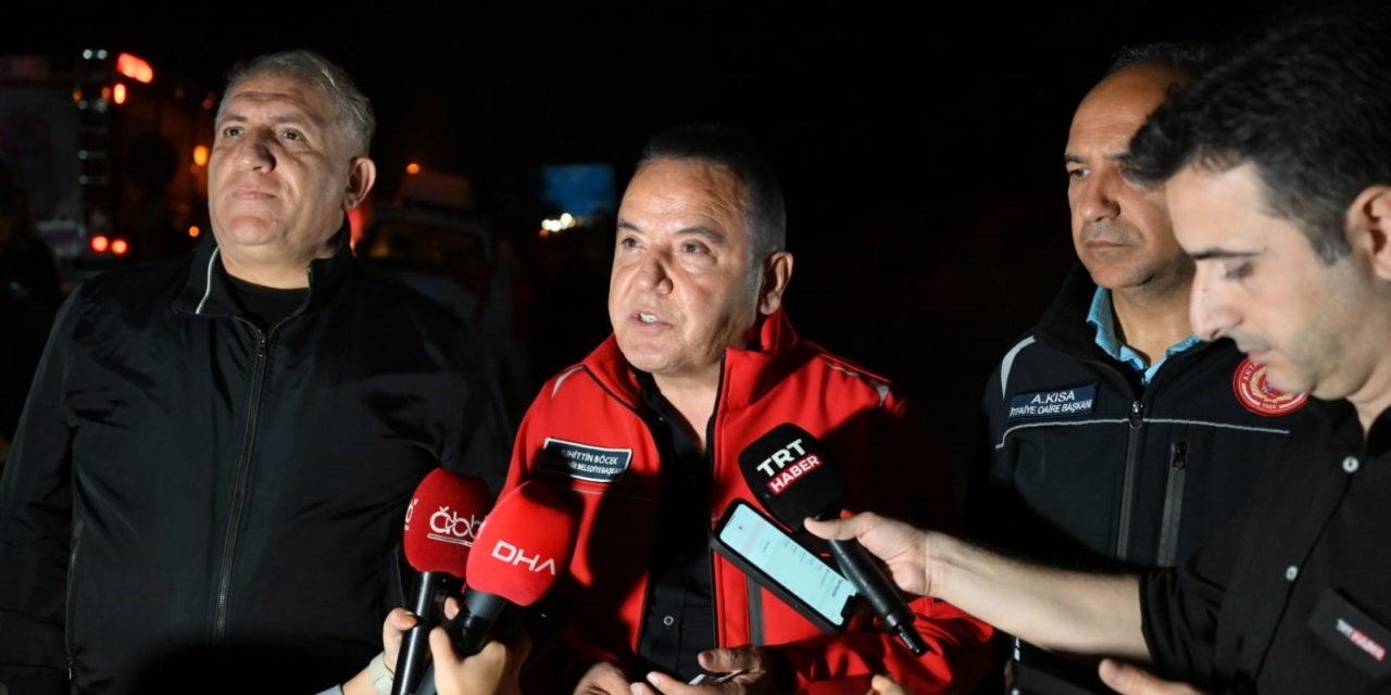 Başkan Böcek: "Teleferikteki 25 Kabinde 184 Vatandaşımızı Kurtarma Çalışmaları Sürüyor"