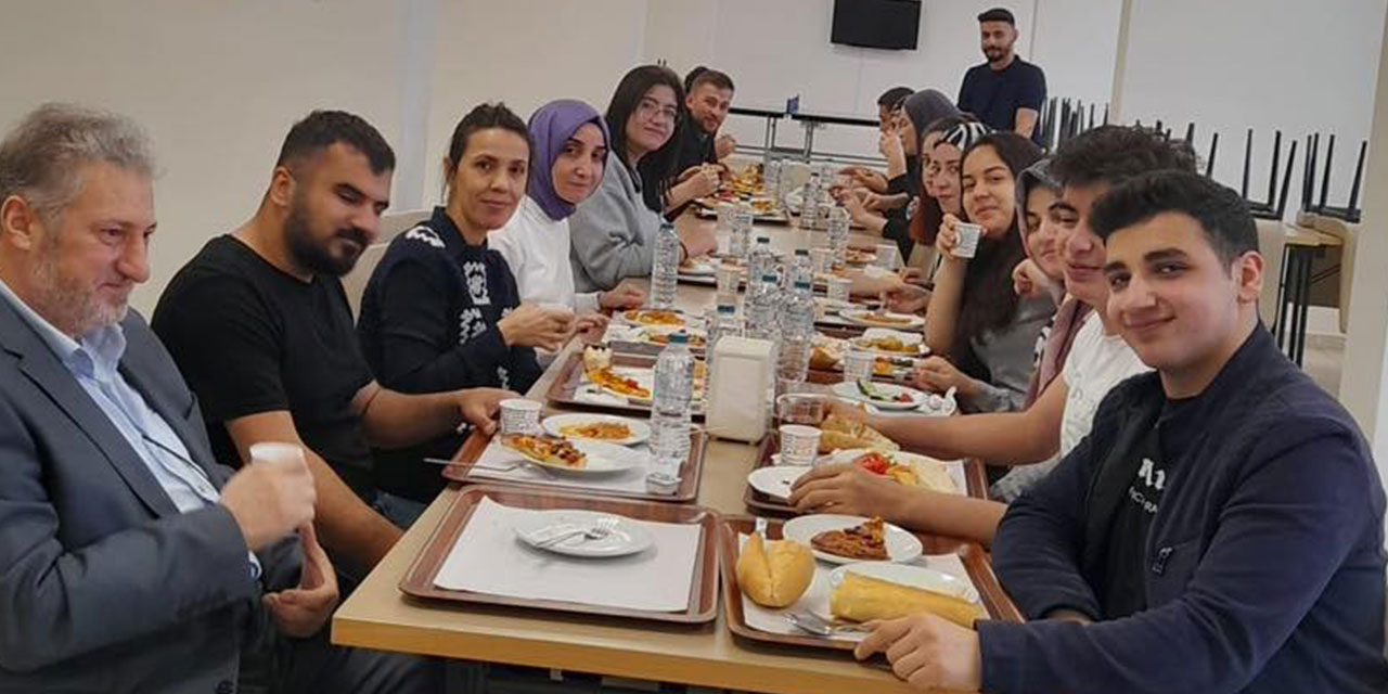 Bayramda Memleketlerine Dönemeyen Recep Tayyip Erdoğan Üniversitesi Öğrencileri Yalnız Değil!