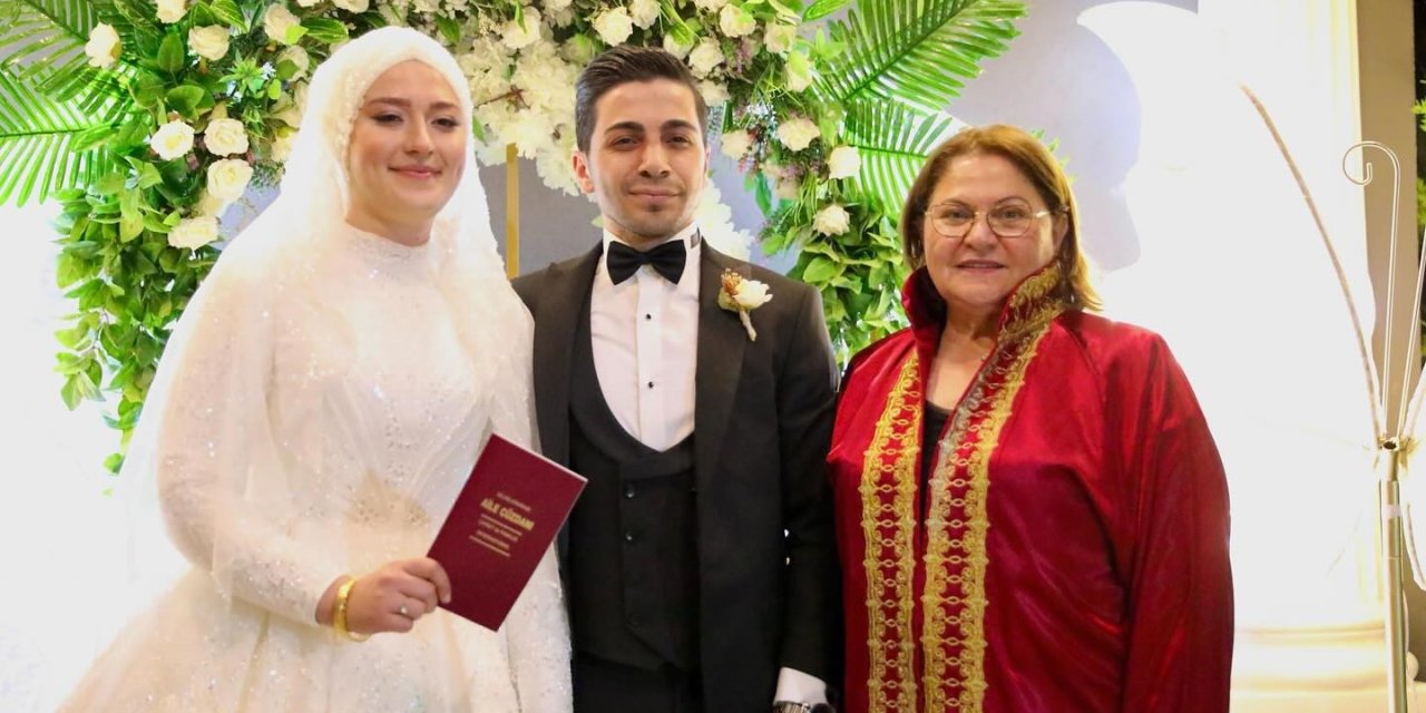 Başkan Gençay, İlk Nikahını Kıydı