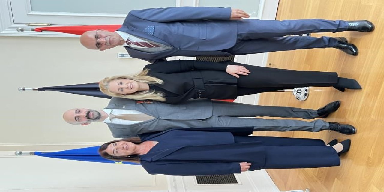 Almanya’da Türk Kökenli Doktora "Liyakat Nişanı"