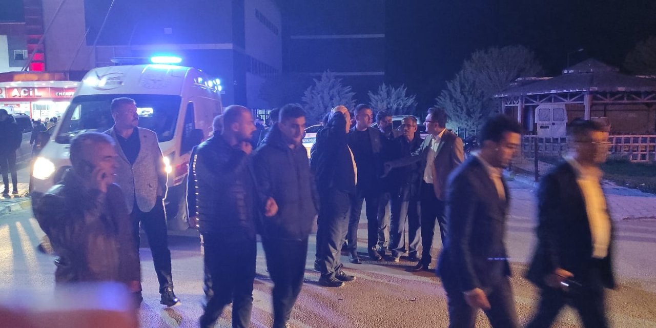 Ak Parti'li Başkanın Çalışanı Bıçaklandı, Chp'li Adayın Eşi Gözaltında