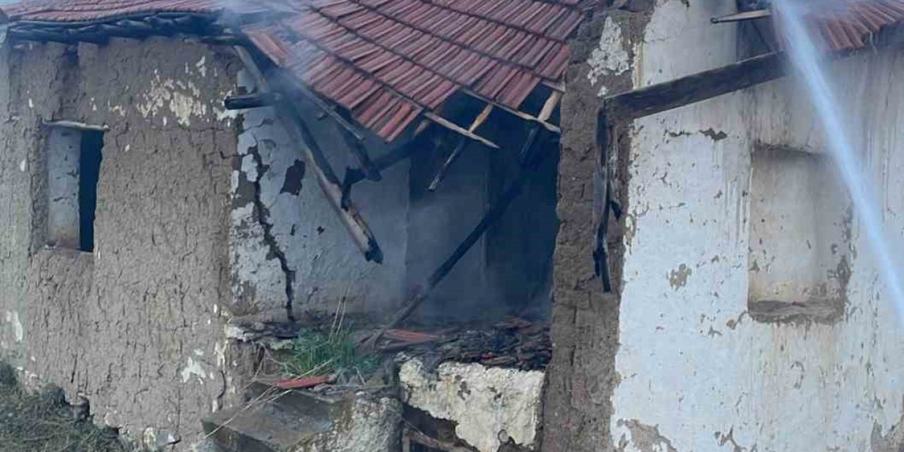 Metruk Evdeki Yangın Kısa Sürede Söndürüldü